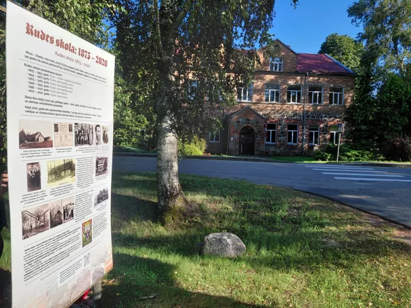 21.08.2025. Projekts "Mobilas ekspozīcijas "Rudes skolai 150" un āra informācijas stenda i